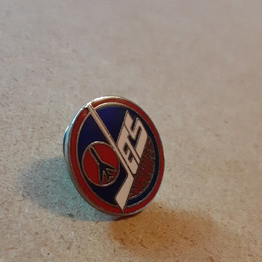 Vintage Winnipeg Jets Team Logo Pin - Picture 2 of 6